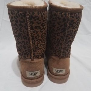 New! UGGs Classic Short II